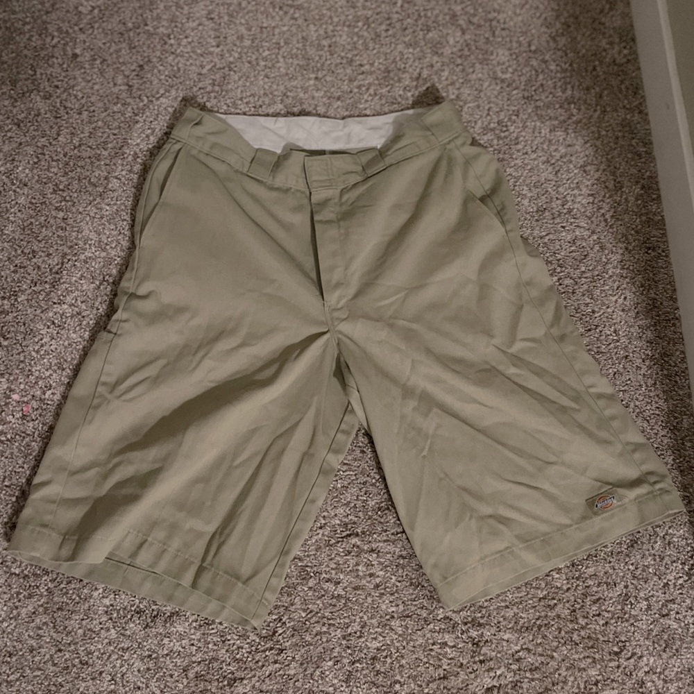 DICKIES LONG WORK KHAKI SHORTS.